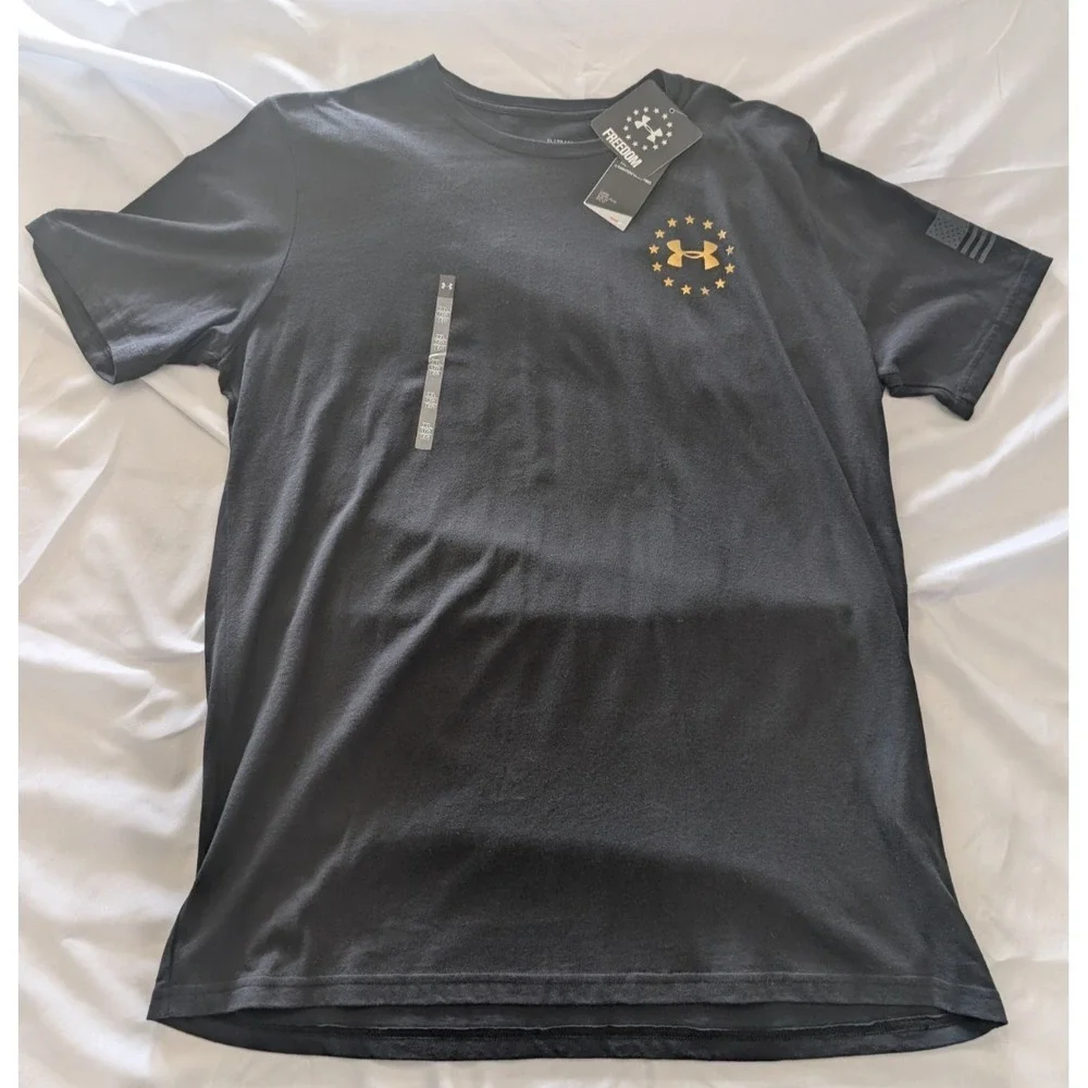 MENS UNDER ARMOUR BLACK AND GOLD SIZE US XL  DESIGN USA FLAG 🇺🇸